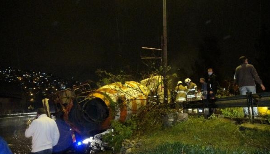 Beton mikseri devrildi: 1 yaralı