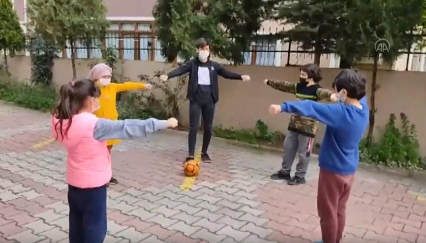 Koronavirüse karşı sosyal mesafe eğitimi