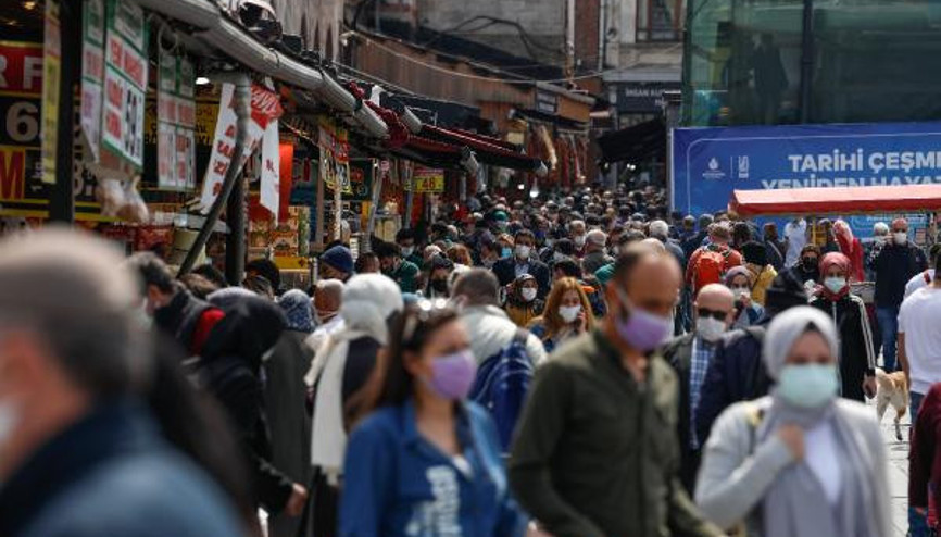 Eminönünde tam kapanma öncesi alışveriş yoğunluğu
