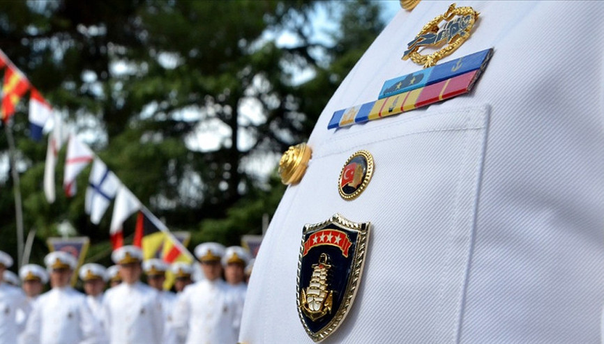 Emekli amirallere seyahat izni