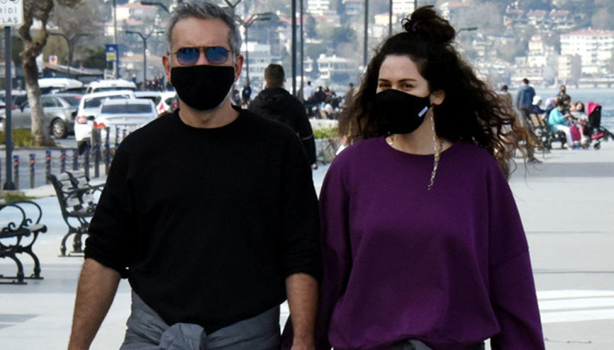 Utangaç âşıklar Ekin Türkmen ve sevgilisi ilk kez el ele