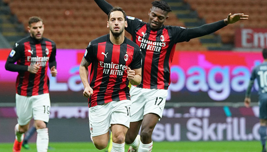 Milan Teknik Direktörü Pioliden Hakan Çalhanoğluna övgü: Maksimum potansiyeline ulaşmadı