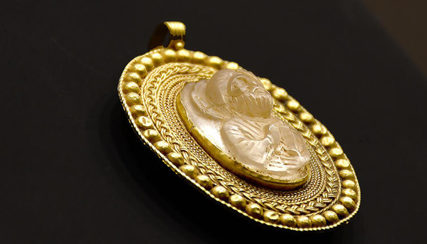 Defineciler bulmuştu Altın madalyon, Çorum Müzesinde muhafaza ediliyor