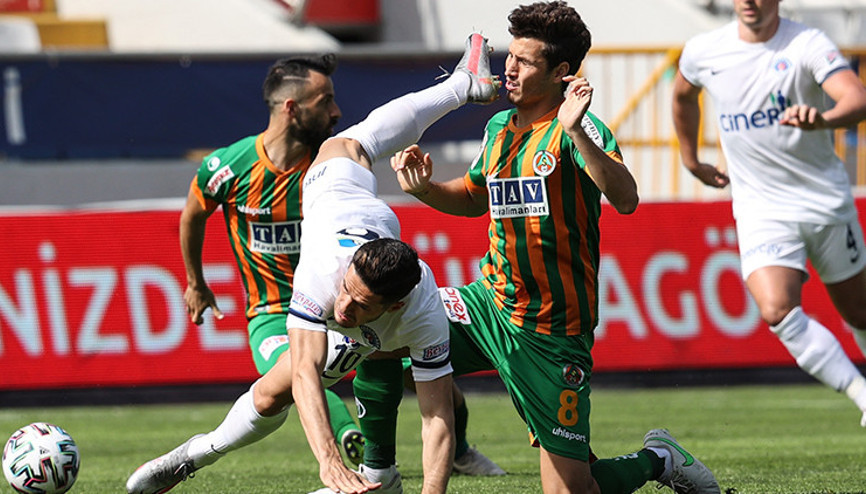 Elmacık kemiği kırılan Alanyasporlu Salih Uçandan mesaj: Güçlü bir şekilde döneceğim