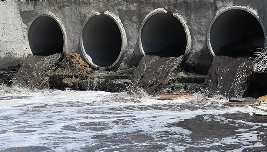 Çorlu Deresi kirlilik yüzünden simsiyah akıyor Kokudan durulmuyor...