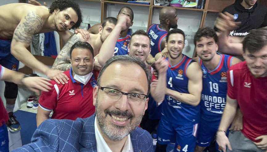 Bakan Kasapoğlu: İnanıyorum ki 2nci şampiyonluk Anadolu Efes ile gelecek