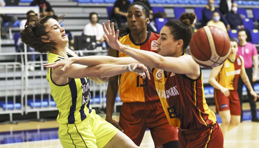 Fenerbahçe Öznur Kablo 73-66 Galatasaray (Fenerbahçe seride öne geçti)