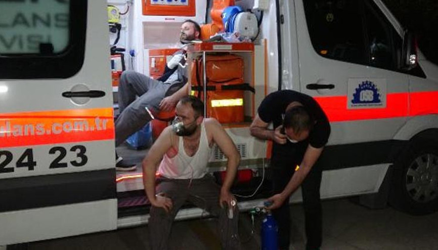 Kauçuk fabrikasında çıkan yangında işçiler dumandan etkilendi