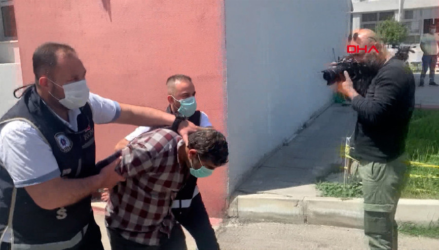 Silah kaçakçılığı şebekesinin öğretmen lideri, uzaktan eğitimde daha fazla silah üretmiş
