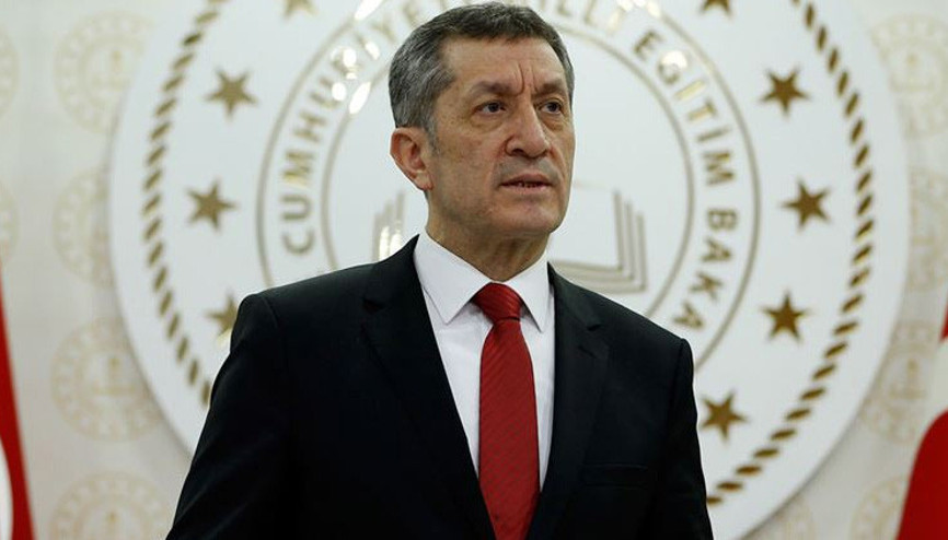 Bakan Selçuktan velilere sosyal medya uyarısı: Çocuklarınızın şifrelerini bilin Bakan Selçuktan velilere sosyal medya uyarısı: Çocuklarınızın şifrelerini bilin