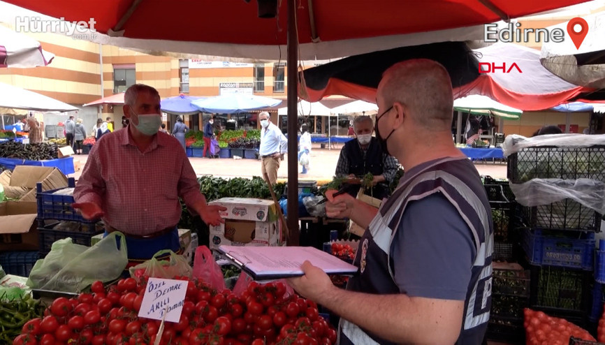 Poşetleri diliyle parmaklarını ıslatarak açan pazarcıya ceza