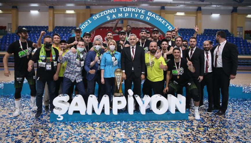 TBL şampiyonu Merkezfendi Belediyesi Denizli Basket kupasına kavuştu
