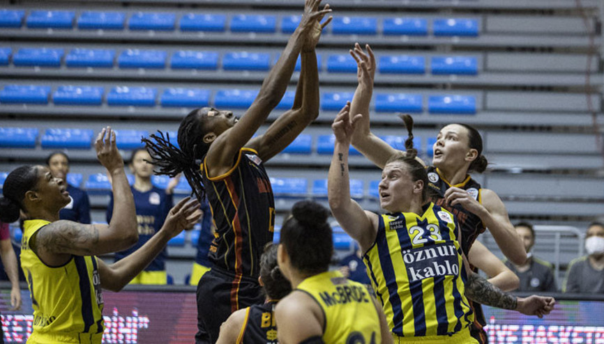Fenerbahçe Öznur Kablo 70-57 Galatasaray (Fenerbahçe seride 2-0 öne geçti) Fenerbahçe Öznur Kablo 70-57 Galatasaray (Fenerbahçe seride 2-0 öne geçti)