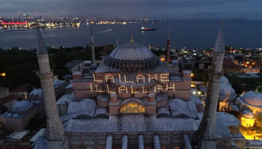 Ayasofya Caminde 87 yıl sonra ilk mahya