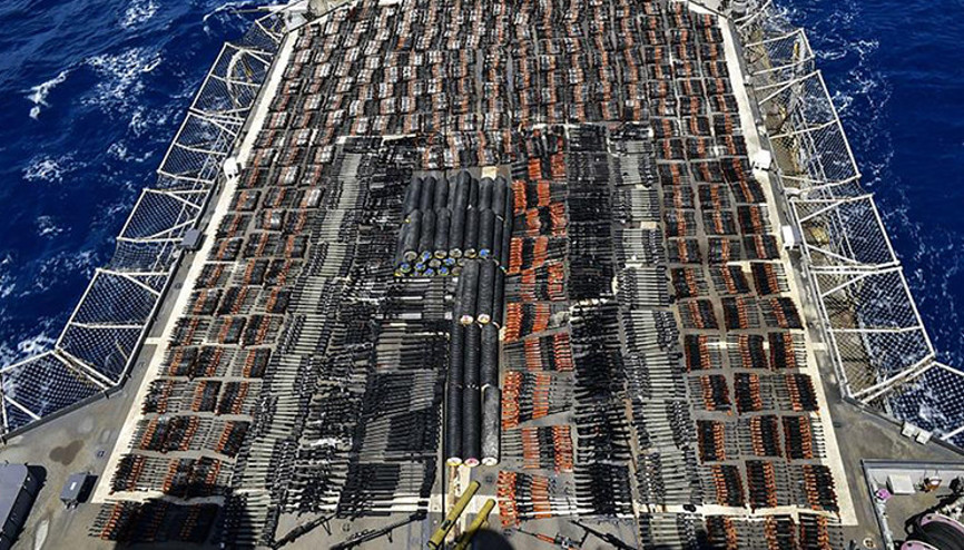 Bayrağı bile yoktu... Gemiye yapılan operasyonda cephanelik buldular
