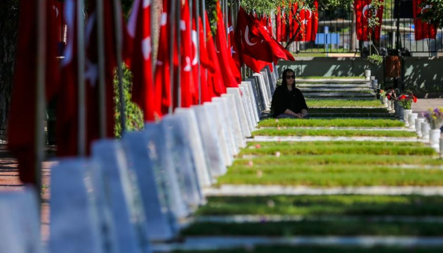 Son dakika... İçişleri Bakanlığı: Şehit aileleri arife ve bayramın ilk günü sokağa çıkma kısıtlamasından muaf olacak