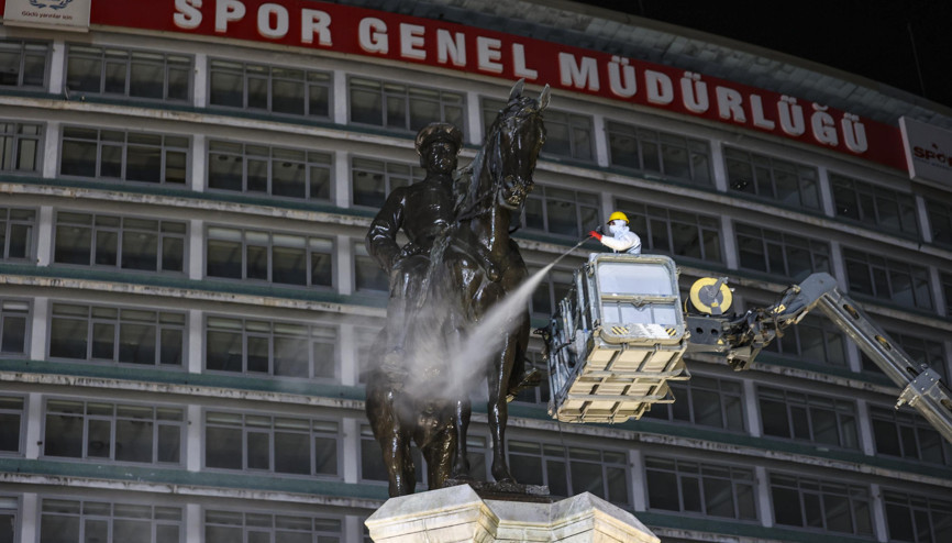 Zafer Anıtı temizlendi