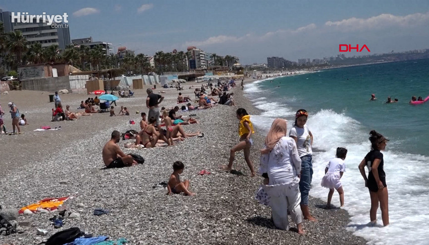 Tam kapanma bitti, Antalyalılar sahile akın etti