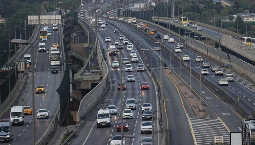 İstanbulda kademeli normalleşmenin ikinci gününde trafik yoğunluğu