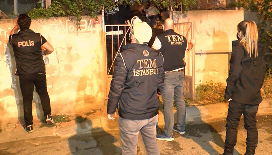 Son dakika...  İstanbulda 8 hücre evine operasyon İçişleri Bakanlığı: 7 kritik isim yakalandı