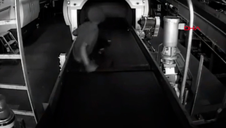 Havalimanında panik anları Şans eseri yara almadan kurtuldu