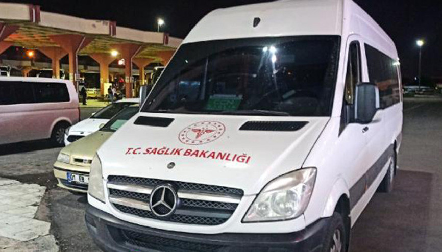Kısıtlamada üzerine Sağlık Bakanlığı’ yazdırdığı minibüsüyle yolcu taşırken yakalandı