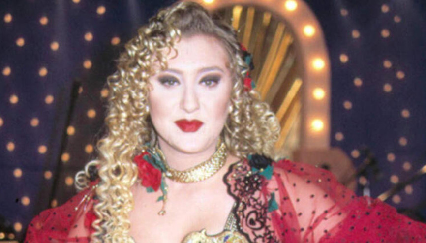 Şarkıcı Güllü öldü iddialarına isyan etti