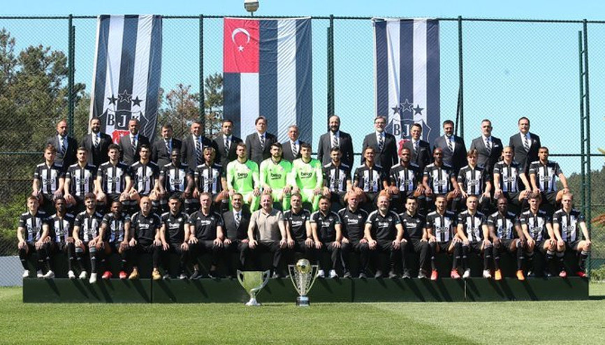 Beşiktaştan 2 kupalı şampiyonluk posteri