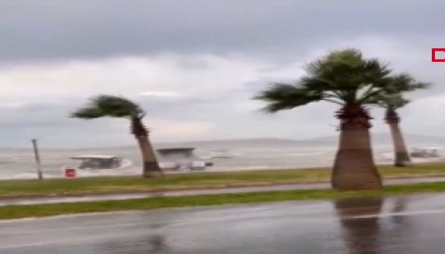 Heavy storm cripples life in Aegean town