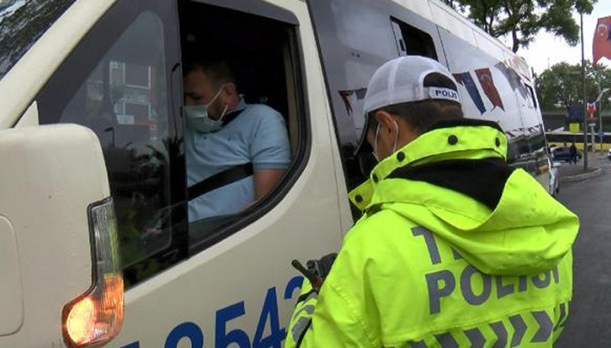 Fatihte toplu taşıma araçlarında koronavirüs denetimi