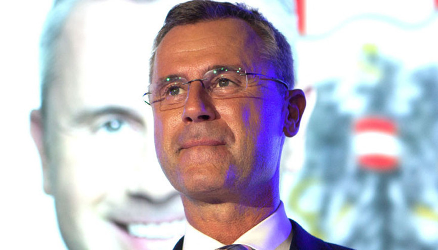 Rehabilitasyondan sonra istifa etti