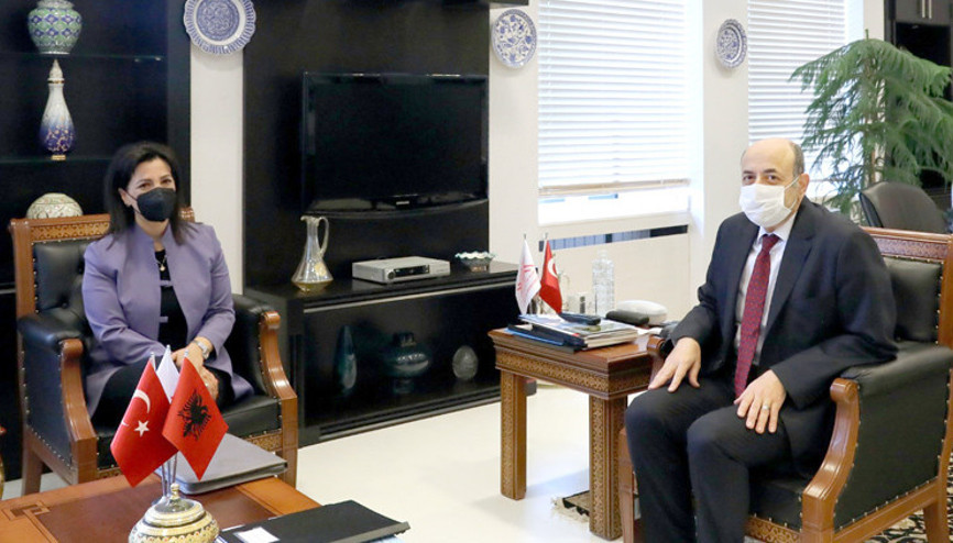 Arnavutluk Eğitim Bakanı YÖK’ü ziyaret etti Arnavutluk Eğitim Bakanı YÖK’ü ziyaret etti