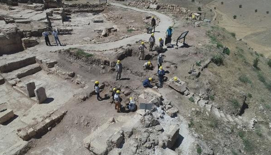 Zerzevan Kalesindeki Mithras Tapınağına bağlantılı yapılar bulundu