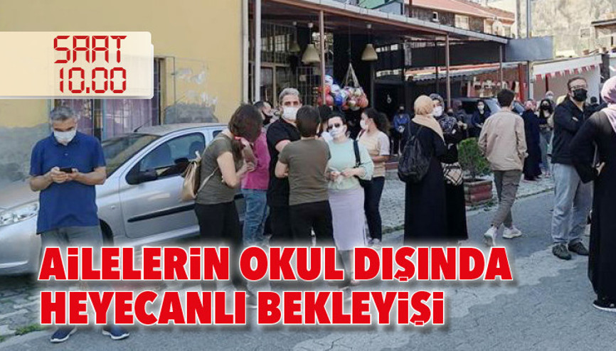 Ailelerin okul dışında heyecanlı bekleyişi