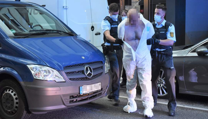 Yine ırkçı saldırı mı: Türklerin kaldığı bina kundaklandı