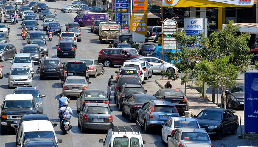 Dünya şokta: Lübnanda yakıt stoku tükenmek üzere... Araç kuyrukları böyle görüntülendi Dünya şokta: Lübnanda yakıt stoku tükenmek üzere... Araç kuyrukları böyle görüntülendi