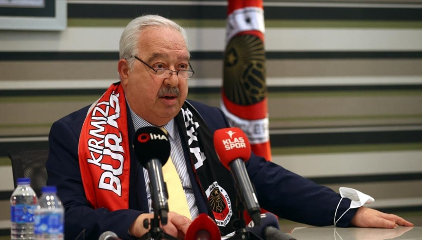 Gençlerbirliği’nin yeni başkanı Niyazi Akdaş 197 oyla, 43 yıllık Cavcav Yönetimi sona erdi... Gençlerbirliği’nin yeni başkanı Niyazi Akdaş 197 oyla, 43 yıllık Cavcav Yönetimi sona erdi...