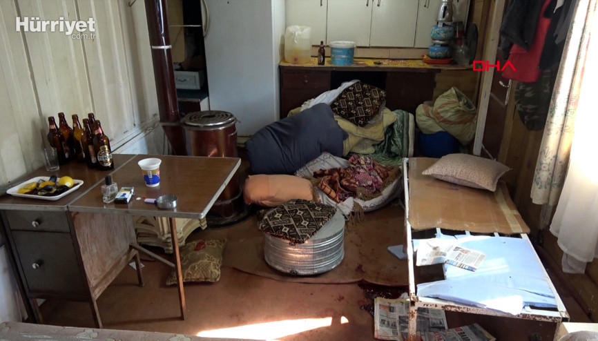 Barakada tartıştığı 3 arkadaşını tabanca ile vurarak öldürdü