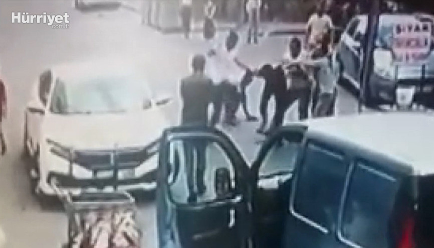 Kiralık otomobille kaza yapan gence meydan dayağı