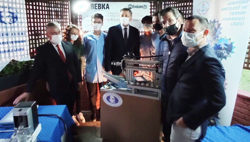 Bakanın kahvesini robot yaptı Bakanın kahvesini robot yaptı