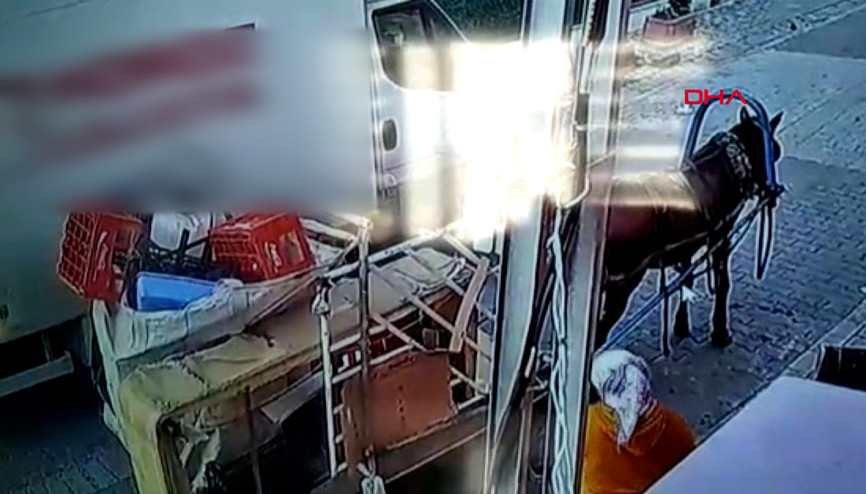 Avcılarda at arabalı hırsızlık O anları kamerada