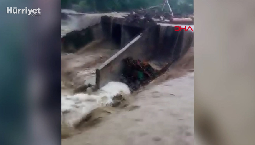 Samsun Alaçamdaki selde dere kenarında evleri olan vatandaşlar zor anlar yaşadı Samsun Alaçamdaki selde dere kenarında evleri olan vatandaşlar zor anlar yaşadı