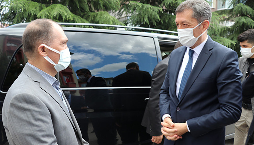 Bakan Selçuk, Şenay Aybüke Yalçının ailesini ziyaret etti