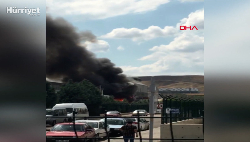 Ankarada Organize Sanayi Bölgesinde plastik imalatı yapılan fabrikada yangın