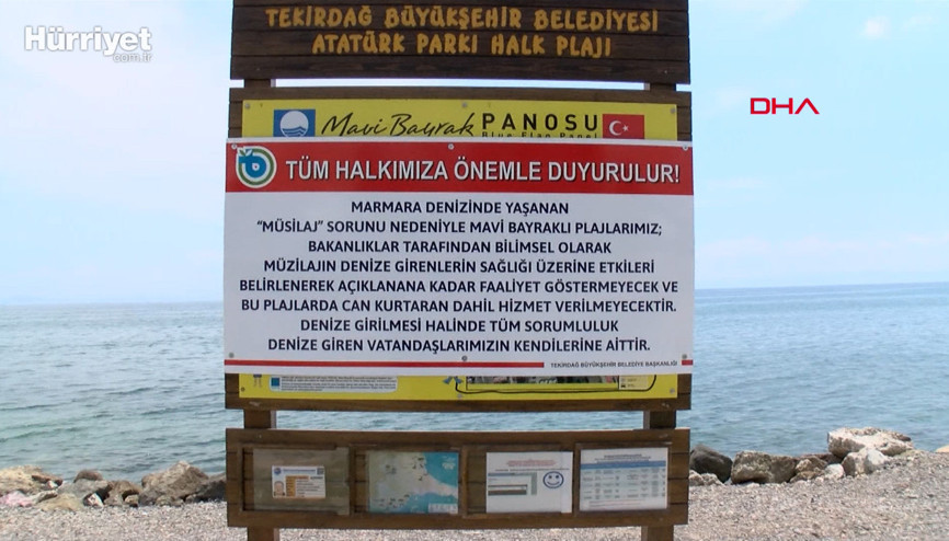 Mavi bayraklı plajlara müsilaj nedeniyle denize girmeyin tabelaları koyuldu