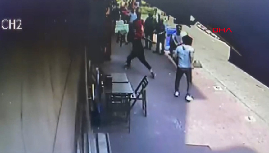 Beyoğlunda esnaf kavgası kamerada; fırıncı ağır yaralı