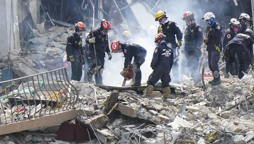 Miamide çöken binada umutlar tükeniyor