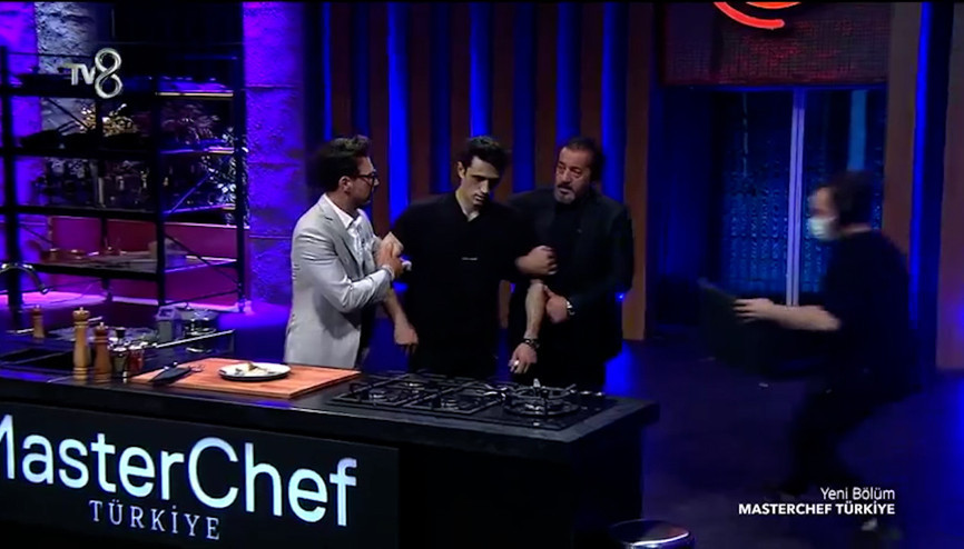 MasterChef 2021de korku dolu anlar Yarışmacı stüdyoda fenalaştı