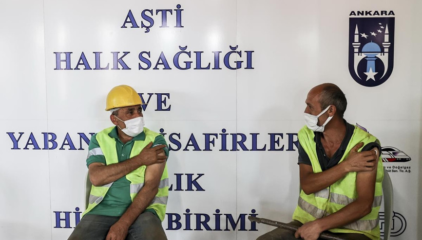 Aşı olmak isteyenlerin kolunu sıyırması yeterli