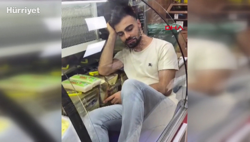 Gıda ürünün bulunduğu buzdolabına girip, videosunu paylaştı Gıda ürünün bulunduğu buzdolabına girip, videosunu paylaştı